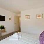 Host Wise - Amazing Comfy Flat With Balcony 马托西纽什