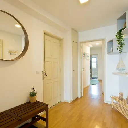 Host Wise - Amazing Comfy Flat With Balcony *