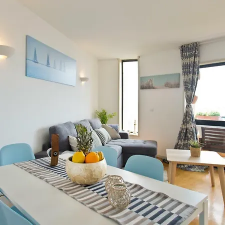 Host Wise - Amazing Comfy Flat With Balcony