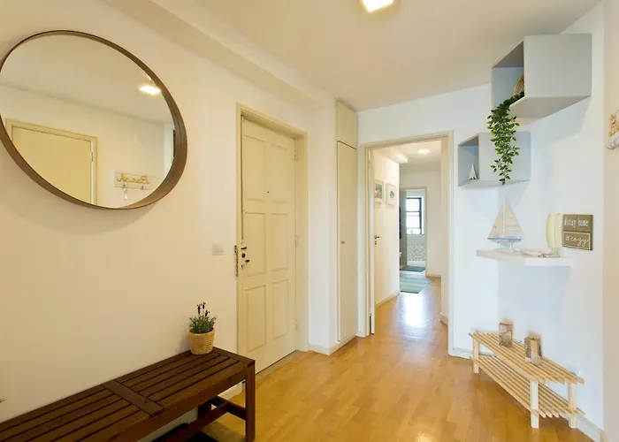 Host Wise - Amazing Comfy Flat With Balcony *