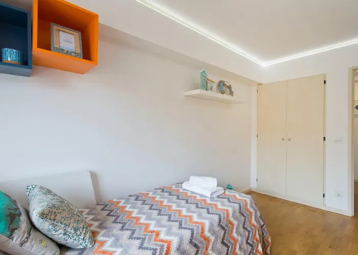 Host Wise - Amazing Comfy Flat With Balcony *