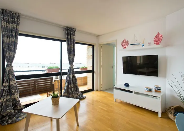 Host Wise - Amazing Comfy Flat With Balcony