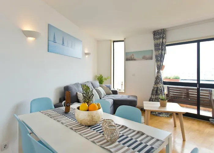 Host Wise - Amazing Comfy Flat With Balcony